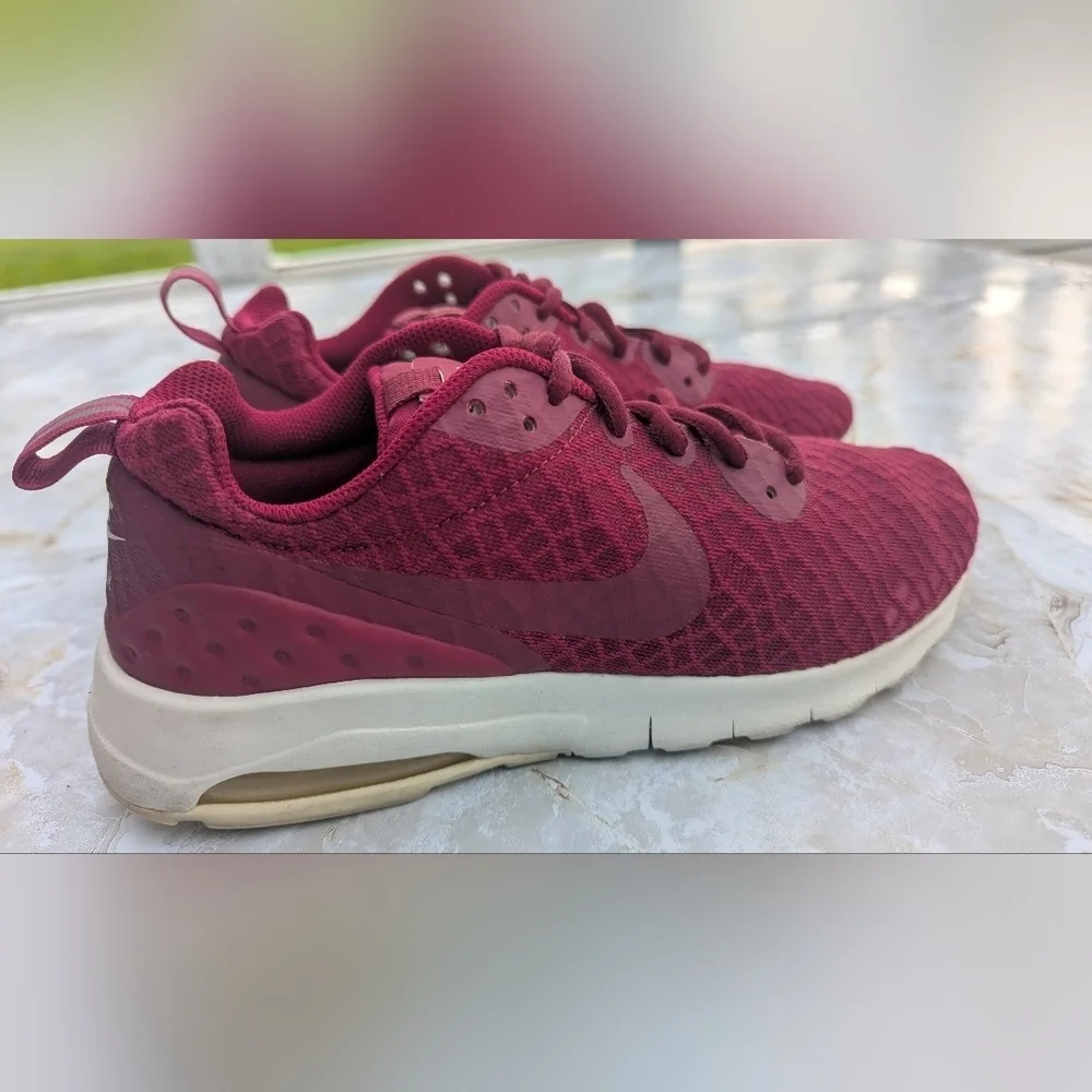 Nike Air Max Motion Red Shoes Woman's Size 7.5